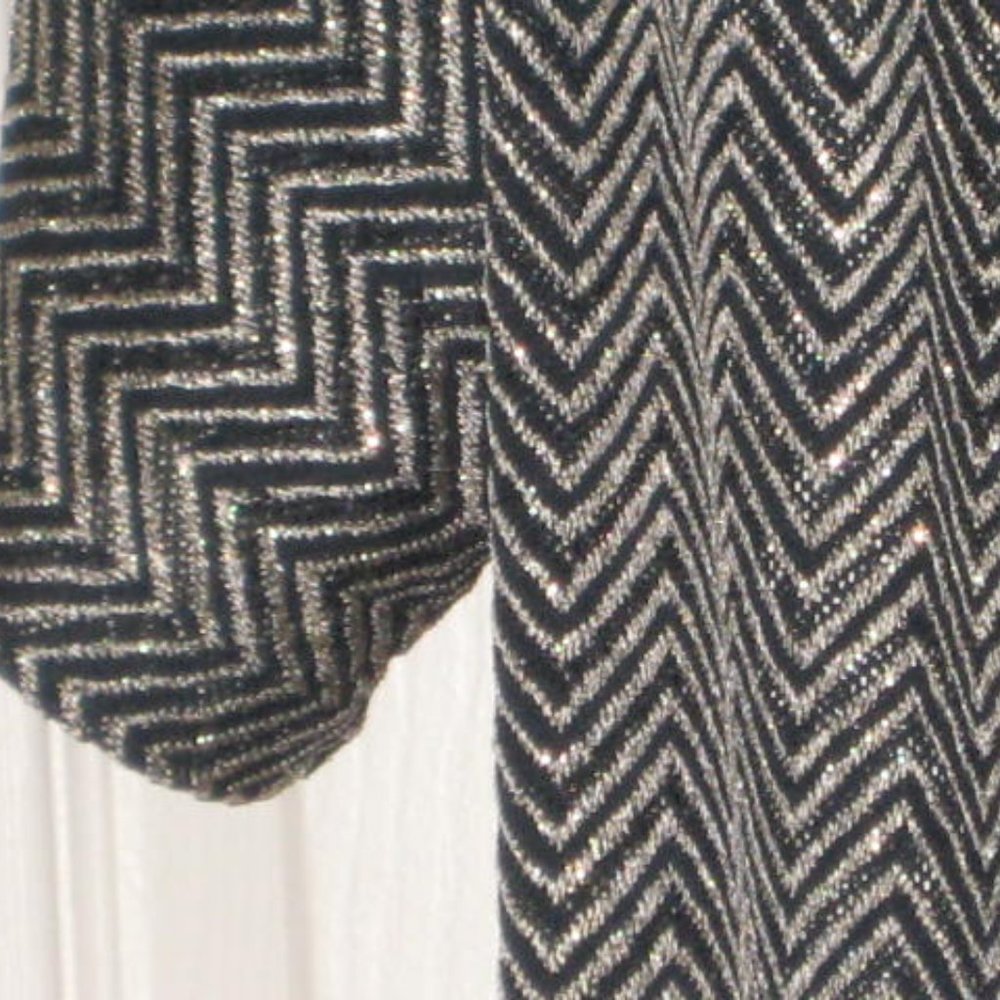 Chicos Size 2 L Open Cardigan Ruana Wrap Sweater Black Gold Metallic Excellent - Picture 3 of 10